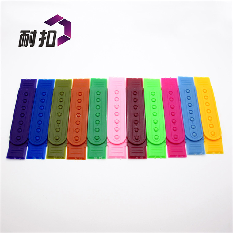 東莞廠家大量現(xiàn)貨直銷(xiāo)環(huán)保帽袋帽配件 七孔帽扣 雙孔排扣