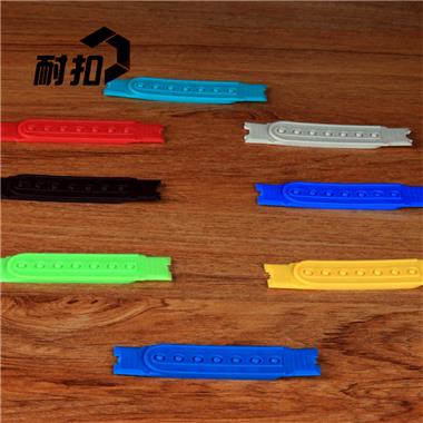 東莞廠家大量現(xiàn)貨直銷單排扣 帽袋帽扣配件 環(huán)保七孔雙排扣