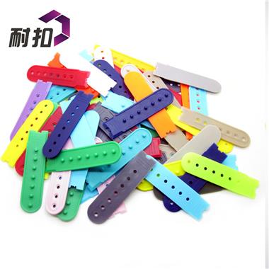 東莞廠家大量現(xiàn)貨直銷(xiāo)單排扣 帽袋帽扣配件 環(huán)保七孔雙排扣