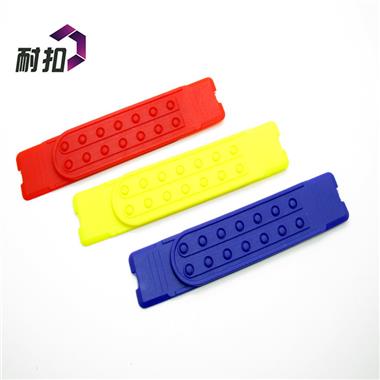 帽子塑膠配件 七孔排扣 全新環(huán)保料 廠家大量生產(chǎn)銷(xiāo)售 現(xiàn)貨